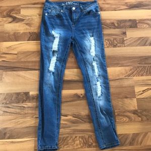 Distressed skinny jeans